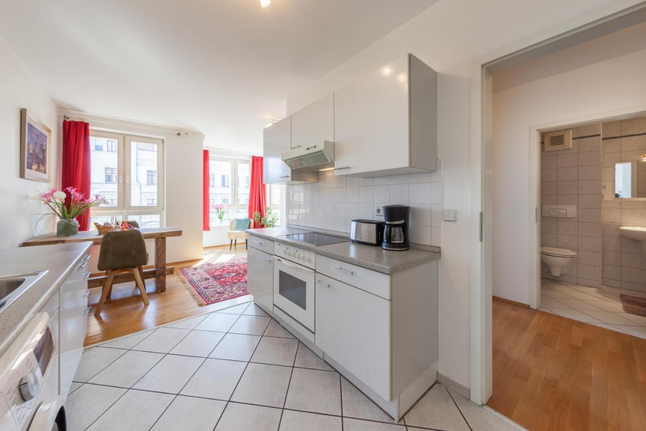 Schoenes In Downtown Mitte Mit Balkon * Berlijn
